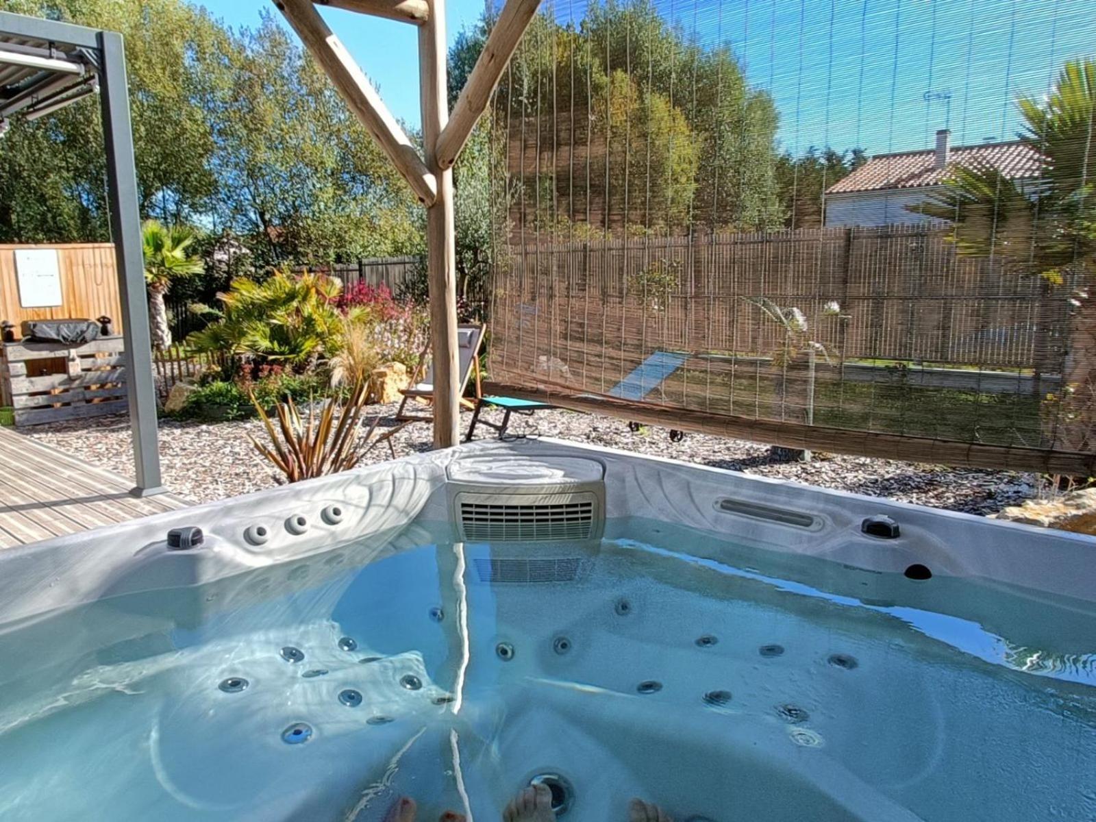 Apb Spa Locations Avec Jacuzzi Privatif Σαιν-Ζαν-ντε-Μον Εξωτερικό φωτογραφία